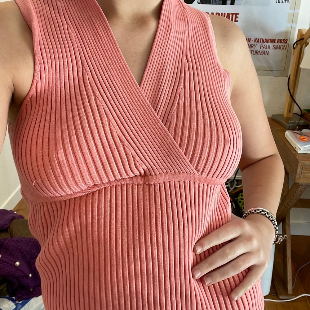 Sleeveless pink 90s top